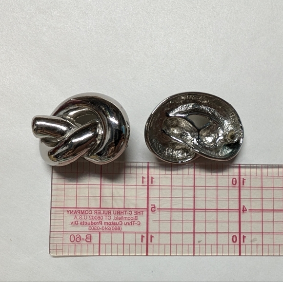 Vintage silver knot earrings - Picture 4 of 4